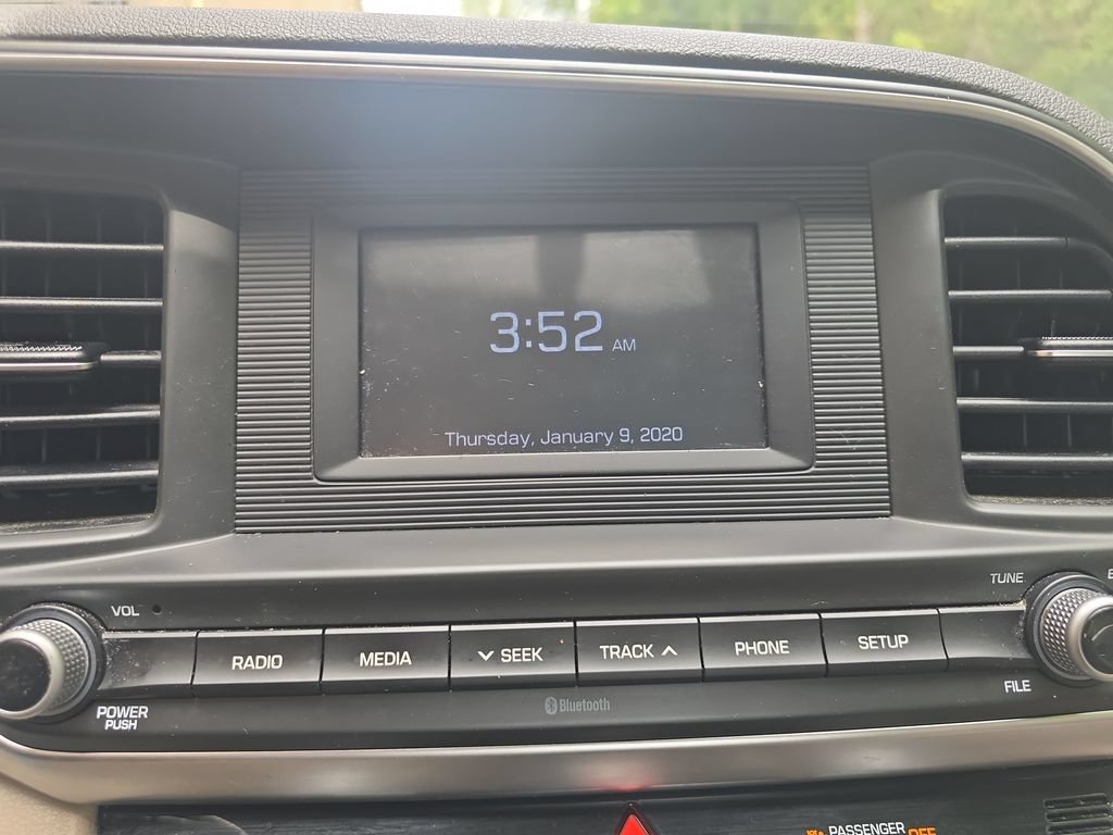 Used 2020 Hyundai Elantra SE w/ Winter Weather Package FWD image 20