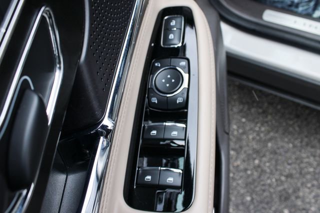 Used 2024 Lincoln Corsair Premiere image 11
