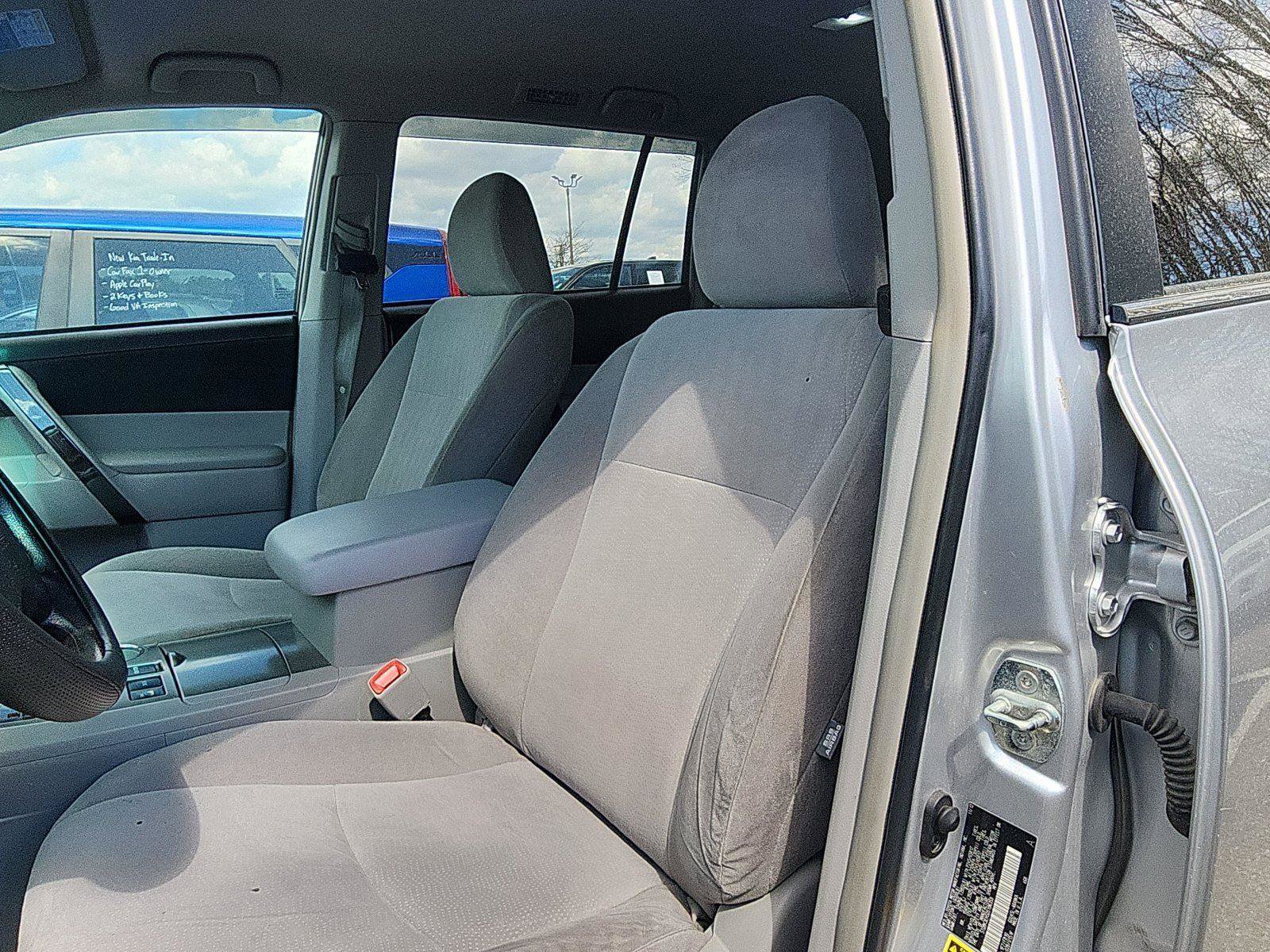 Used 2013 Toyota Highlander 4WD w/ Cold Weather Pkg image 16