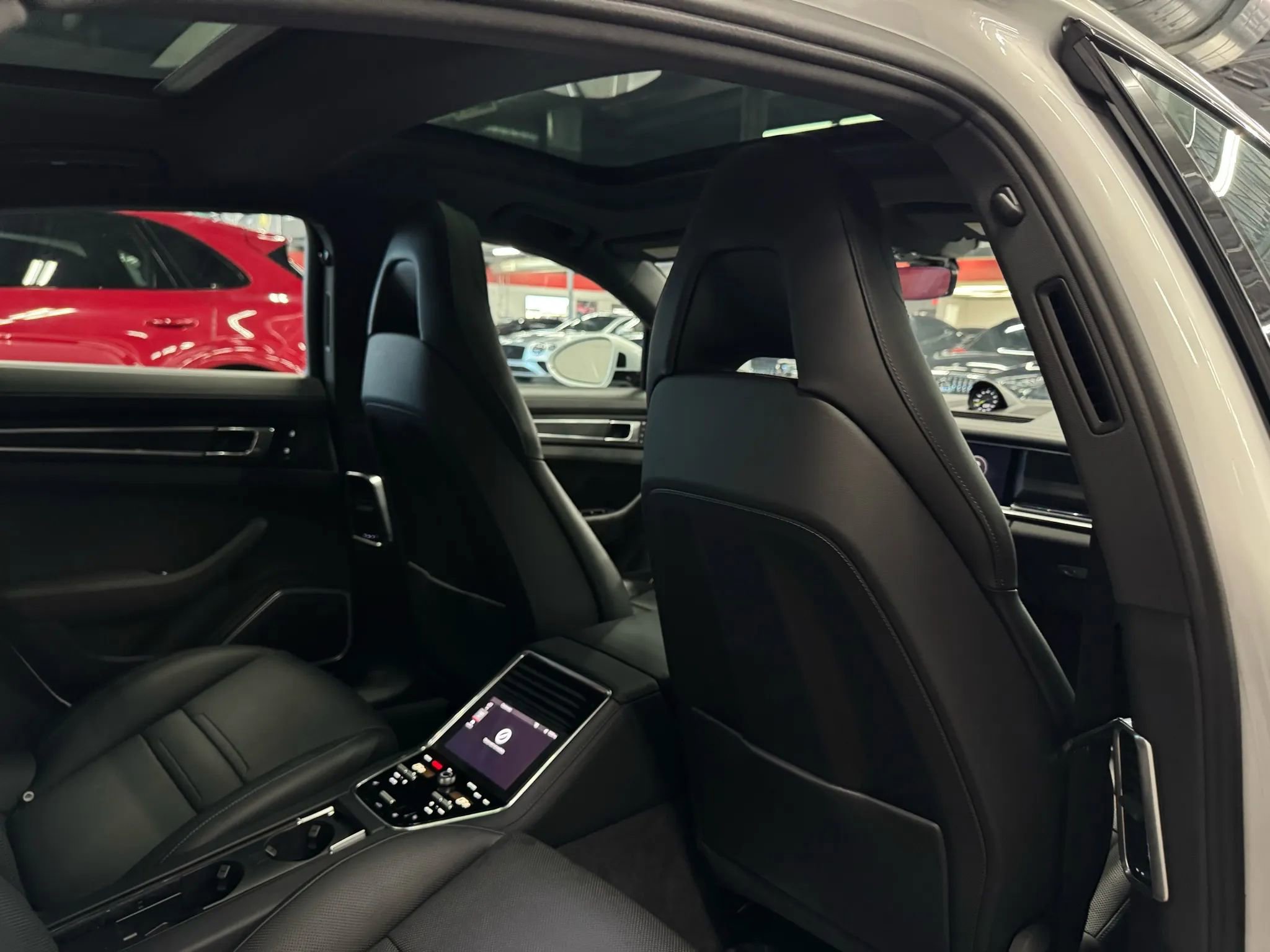 Used 2023 Porsche Panamera 4 Platinum Edition image 28