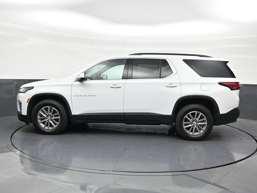 Used 2023 Chevrolet Traverse LT FWD image 2