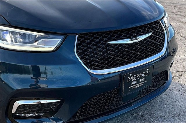 Used 2025 Chrysler Pacifica Select image 33
