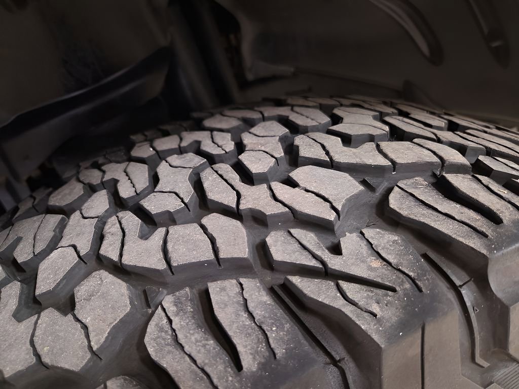 Certified 2022 Jeep Wrangler Unlimited Rubicon w/ Xtreme Recon 35" Tire Package image 26