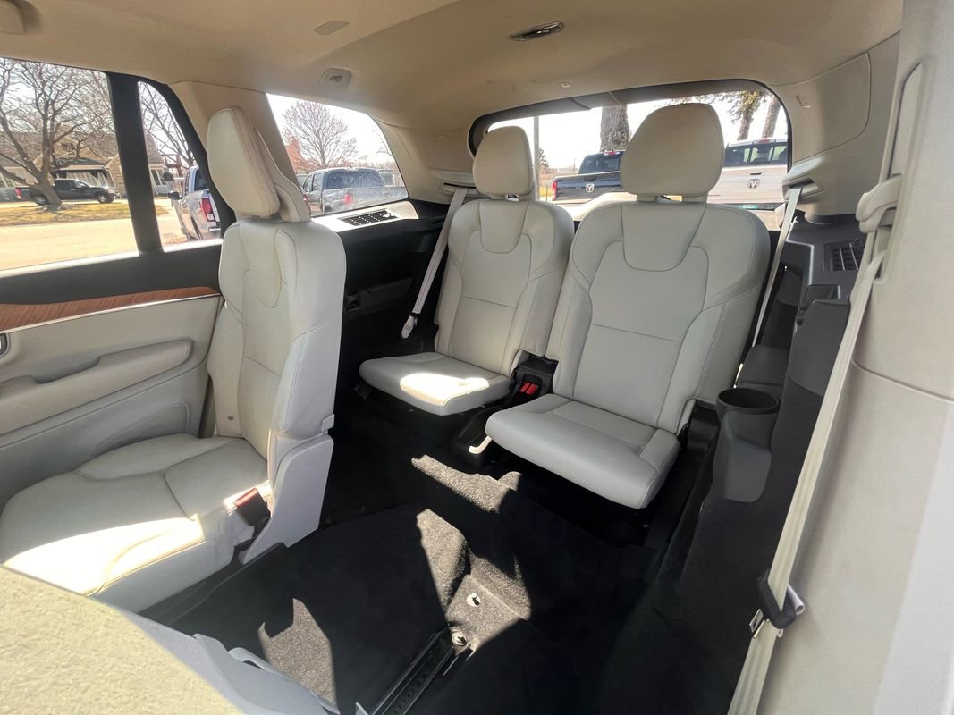 Used 2022 Volvo XC90 T6 Momentum AWD/4WD image 24