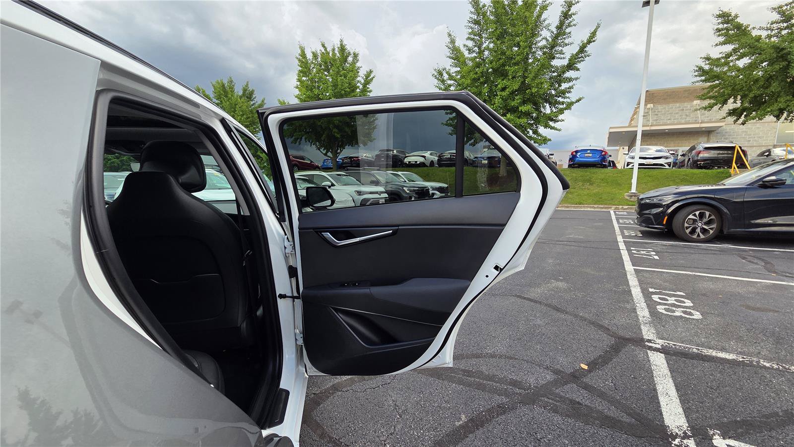 Certified 2023 Kia Niro Wave w/ Wave Preserve Package FWD image 32