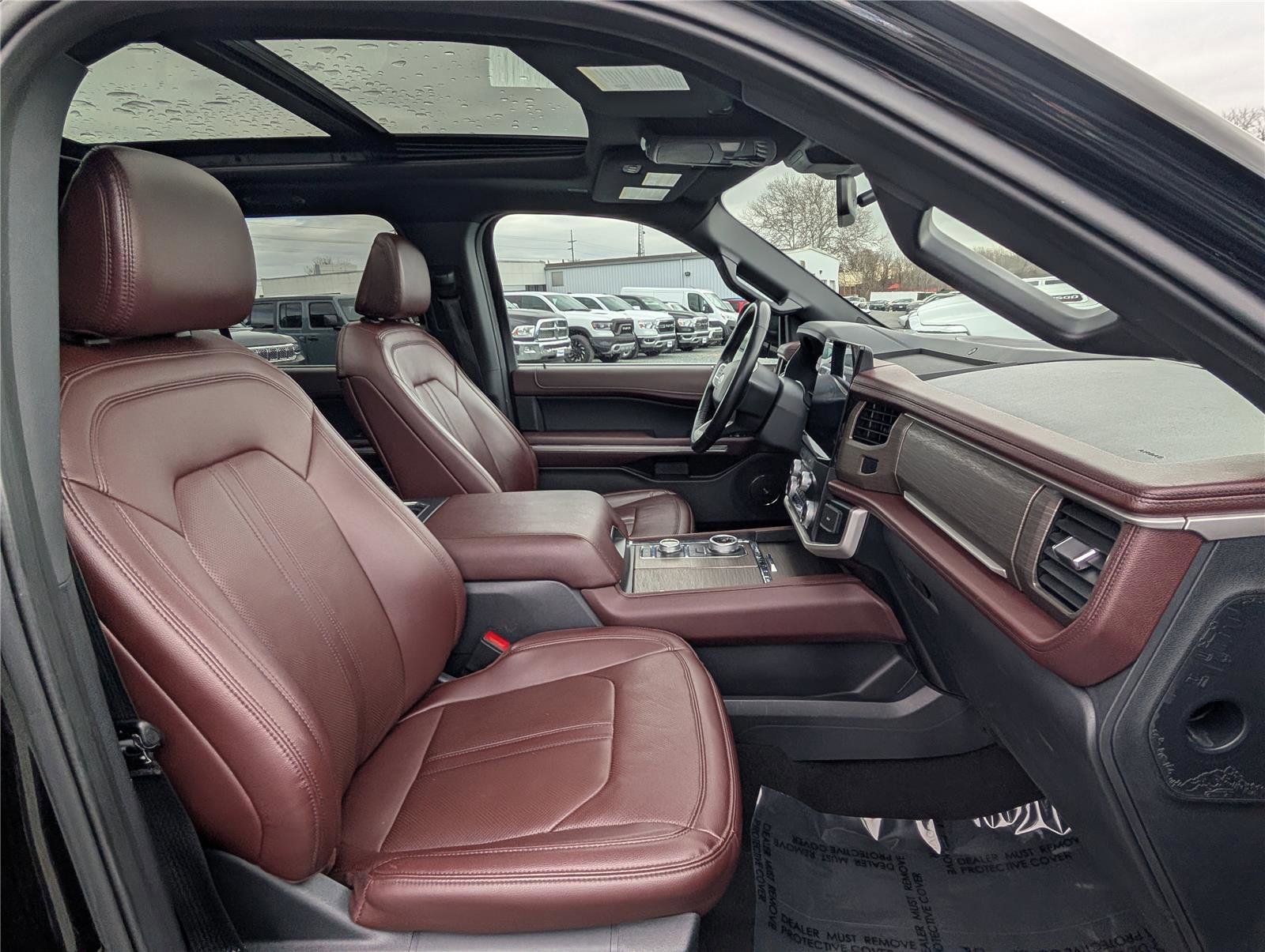 Used 2024 Ford Expedition Limited image 10