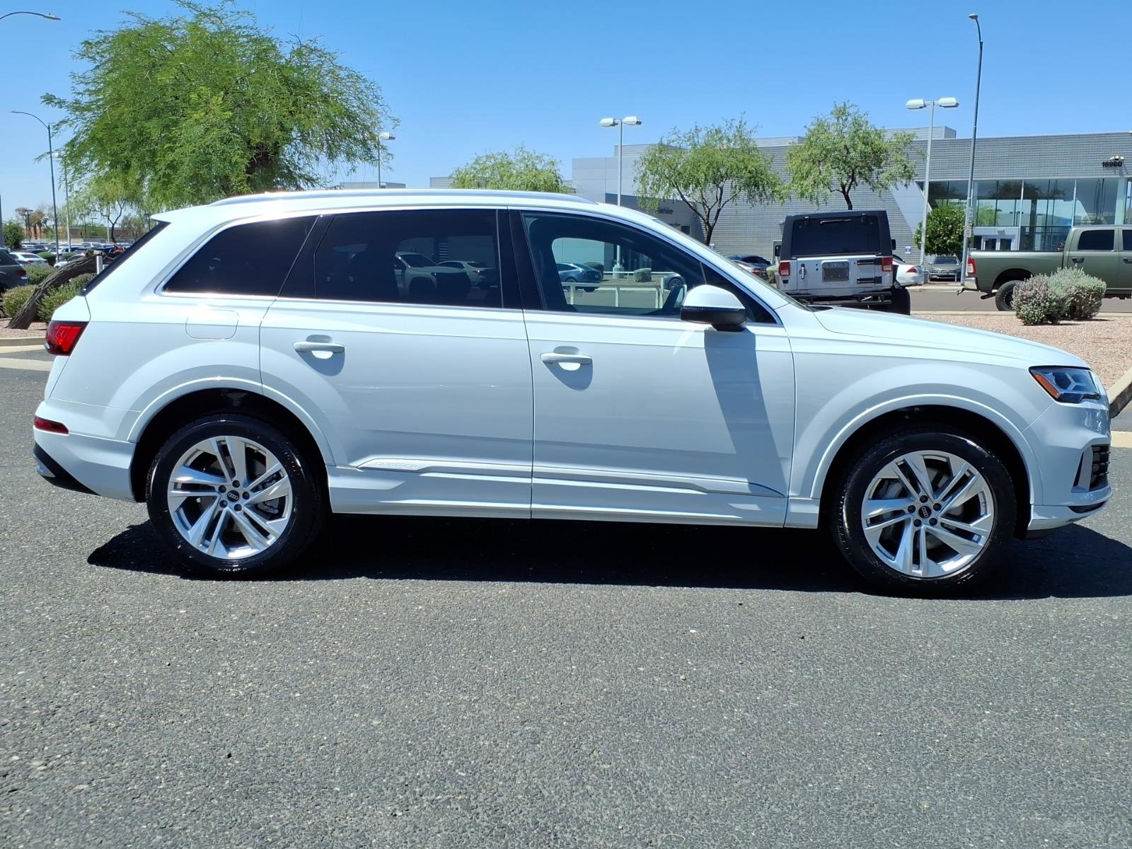 Used 2023 Audi Q7 2.0T Premium w/ Towing Package AWD/4WD image 8