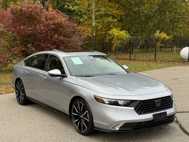 Used 2024 Honda Accord Touring image 3