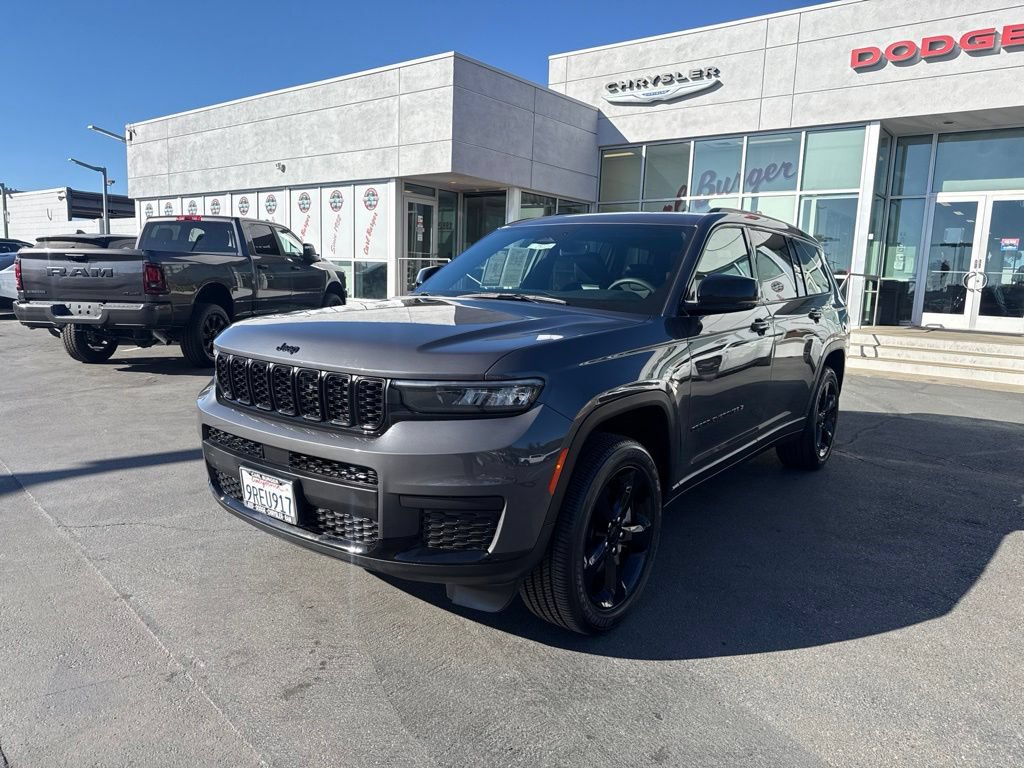 Used 2024 Jeep Grand Cherokee L Altitude RWD image 3
