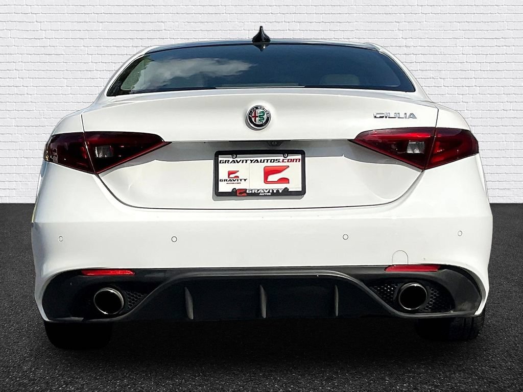 Used 2017 Alfa Romeo Giulia RWD image 5