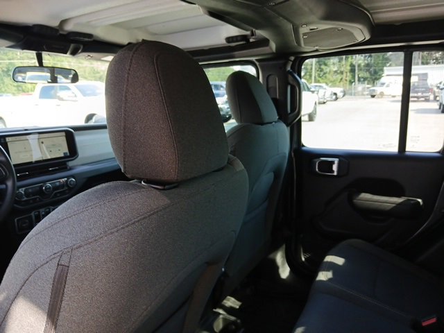 Used 2025 Jeep Gladiator Sport image 31