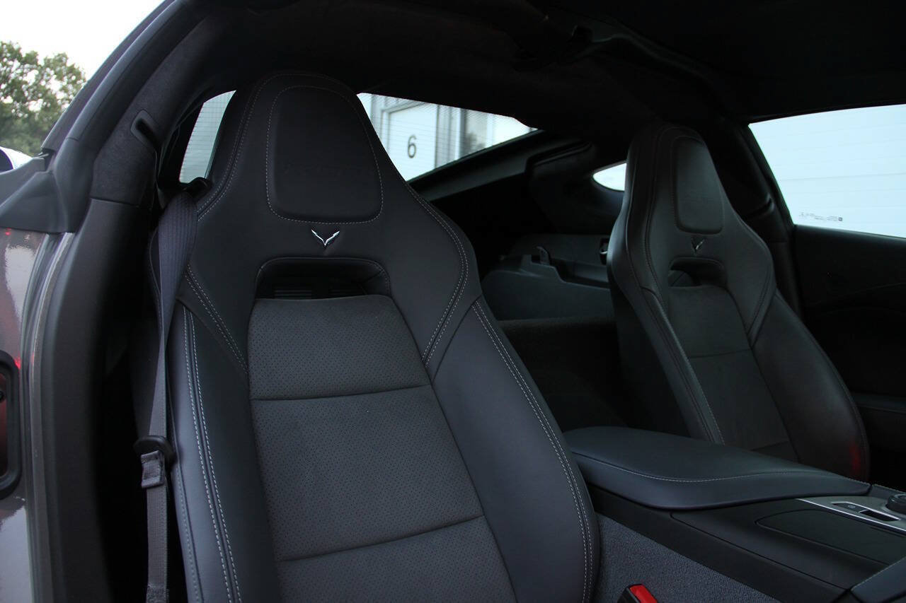 Used 2015 Chevrolet Corvette Z06 w/ 3LZ Preferred Equipment Group RWD image 25