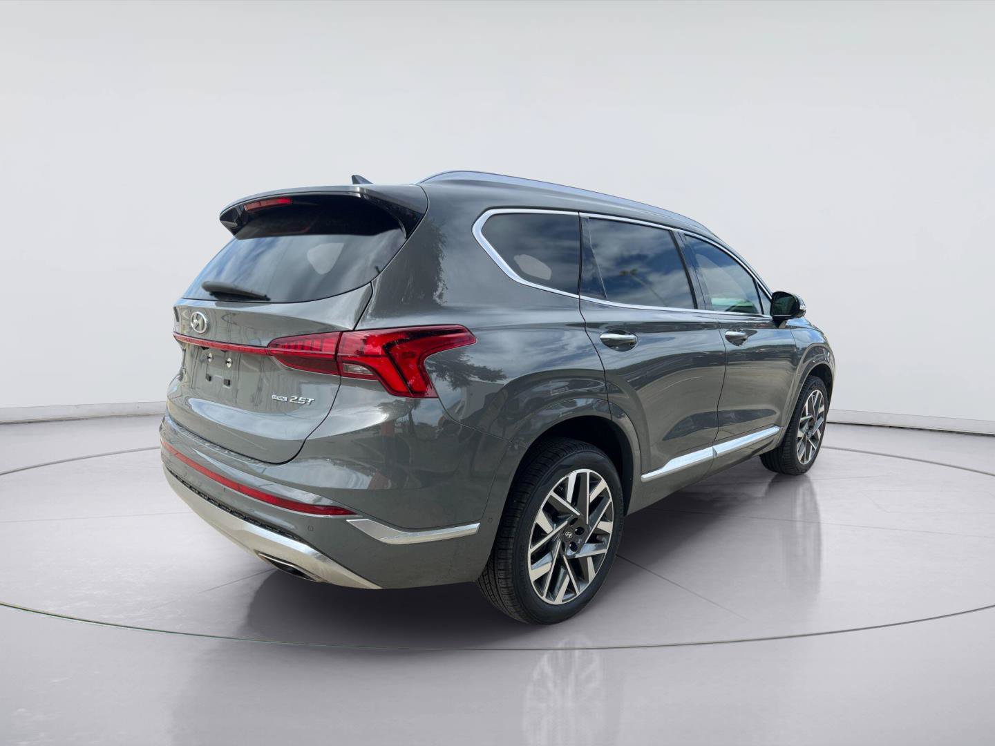 Used 2021 Hyundai Santa Fe Calligraphy AWD/4WD image 3