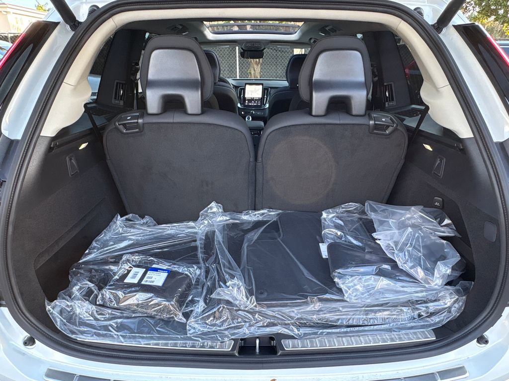 New 2026 Volvo XC90 B6 Core w/ Protection Package Premier image 20