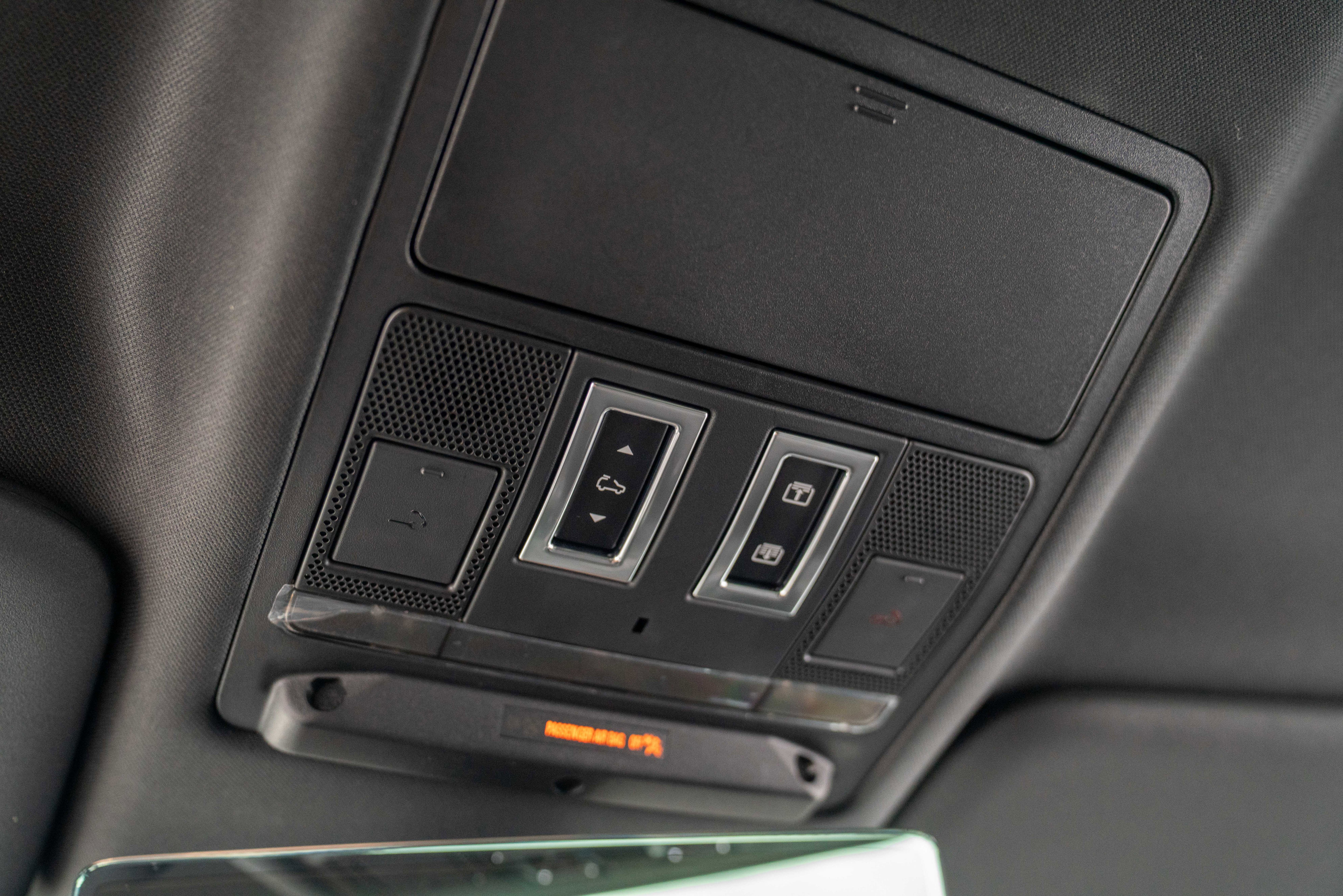 Used 2022 Land Rover Defender 90 X-Dynamic S image 29