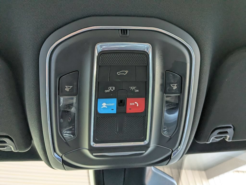Used 2025 Jeep Wagoneer L 4WD image 6