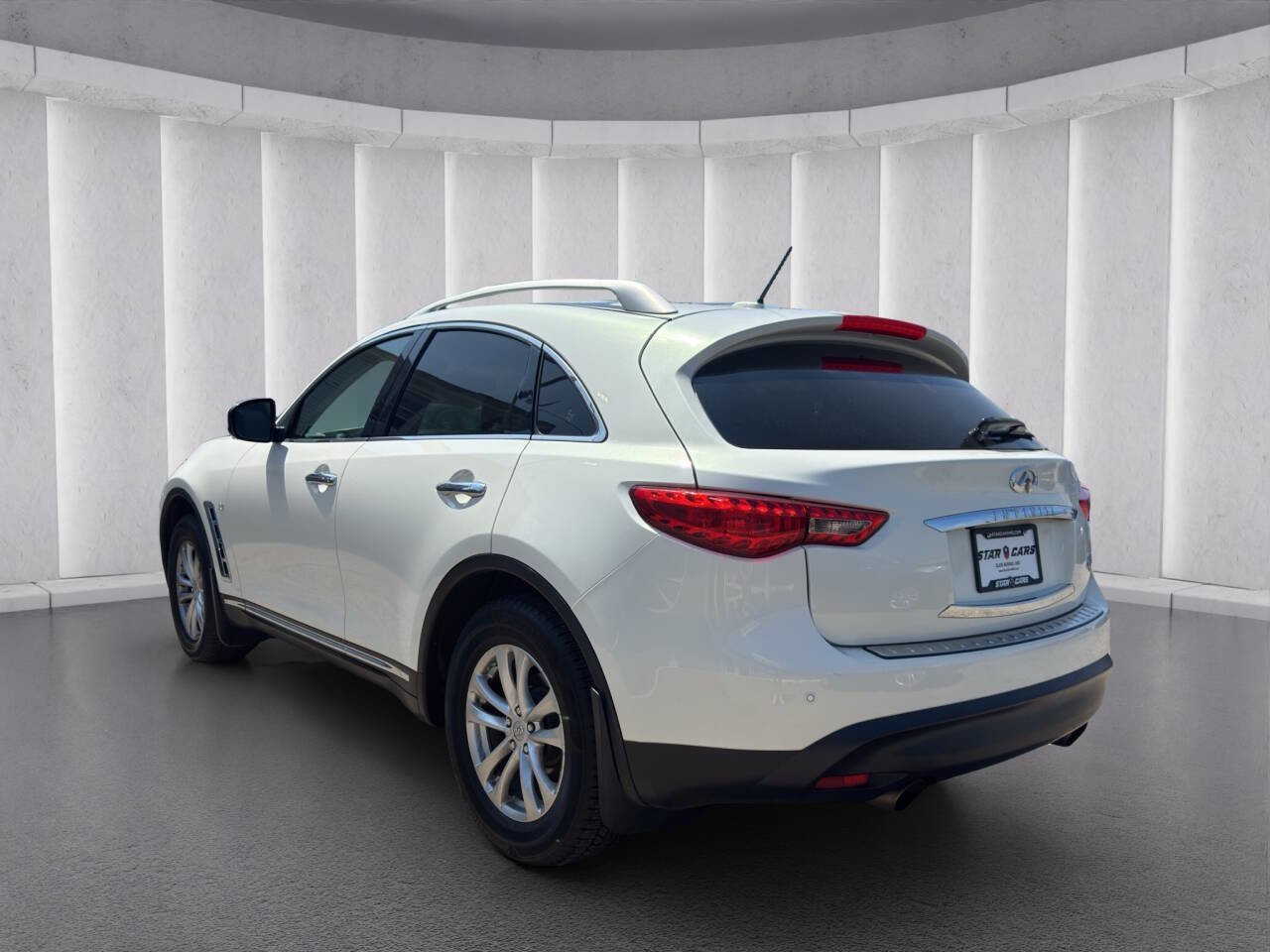 Used 2016 INFINITI QX70 AWD w/ Premium Package image 3