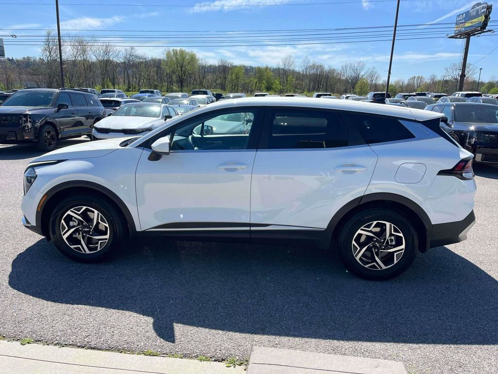 Used 2025 Kia Sportage LX image 30