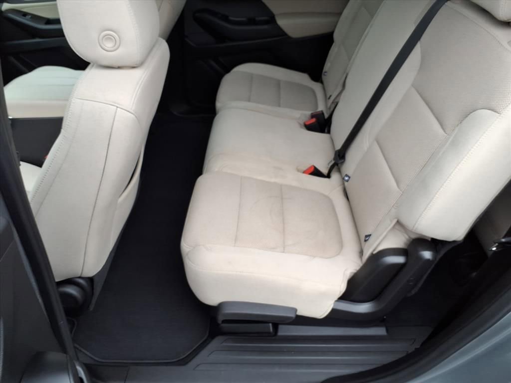 Used 2023 Chevrolet Traverse LS image 12