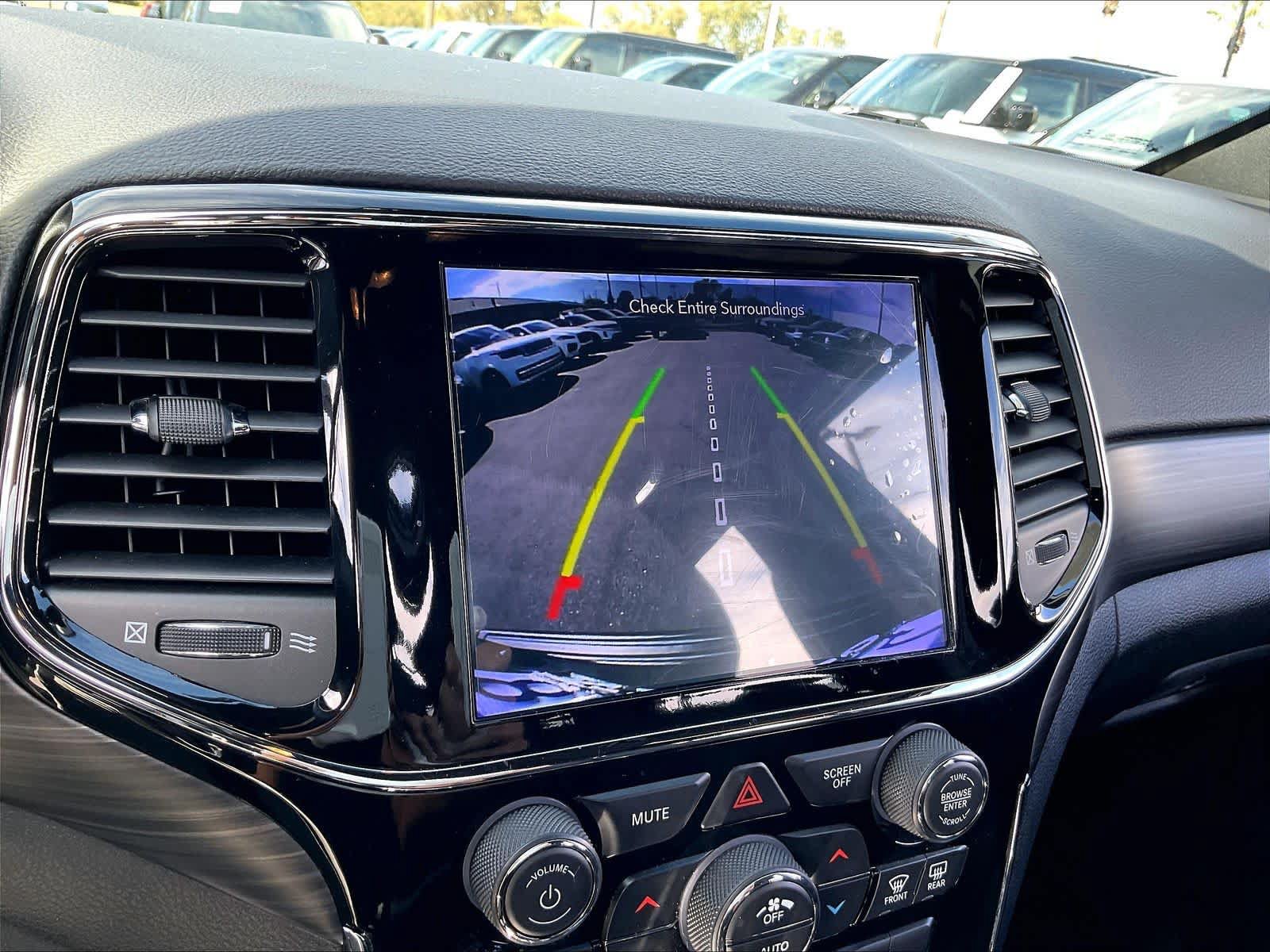 Used 2019 Jeep Grand Cherokee Laredo AWD/4WD image 25