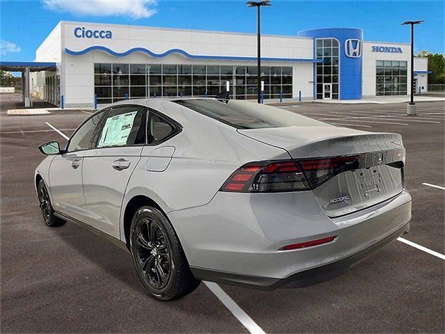 New 2025 Honda Accord SE image 3