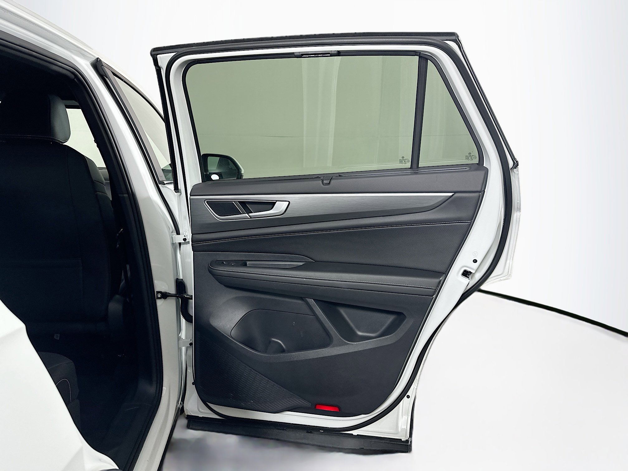 Used 2025 Volkswagen Atlas Cross Sport SE image 29