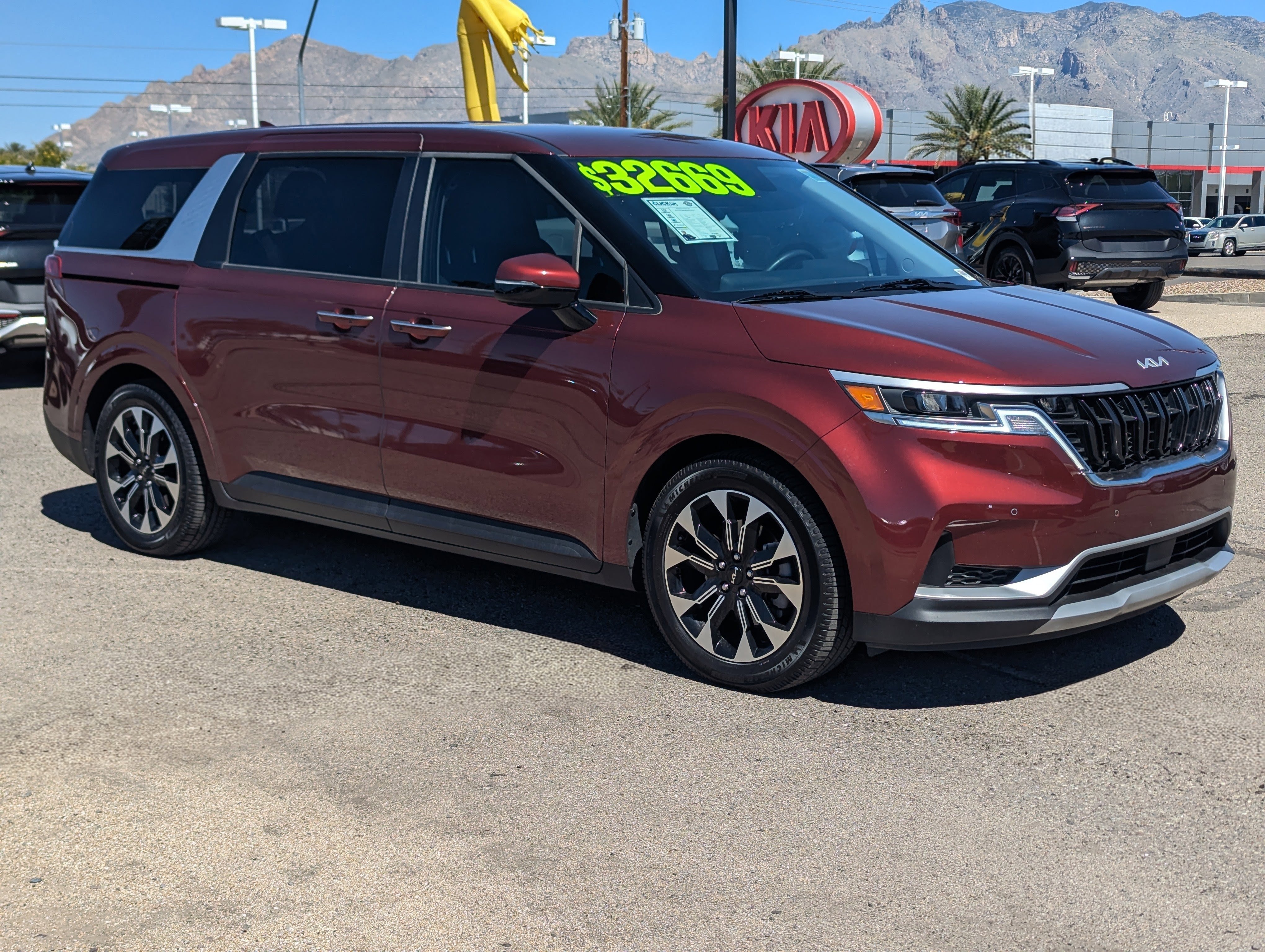 Certified 2024 Kia Carnival EX image 1