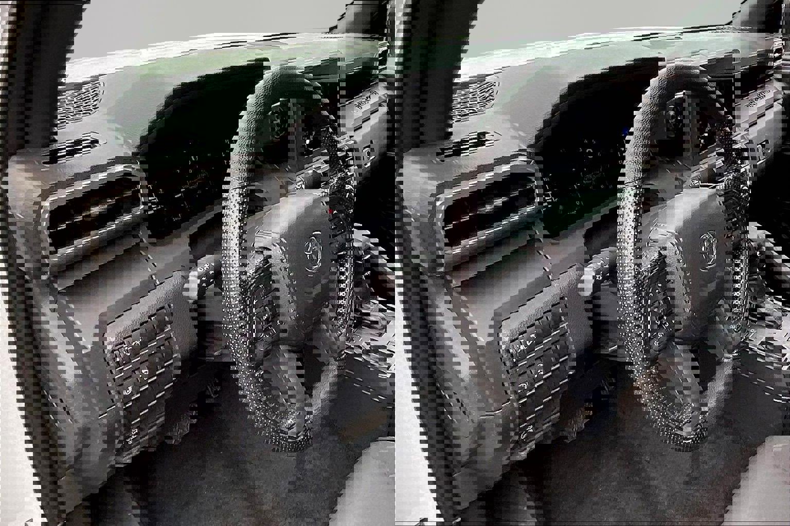 Used 2024 Toyota Tacoma SR image 9