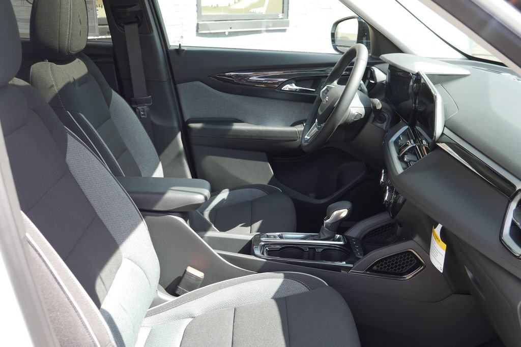 New 2026 Chevrolet TrailBlazer LT w/ Midnight Edition AWD/4WD image 9
