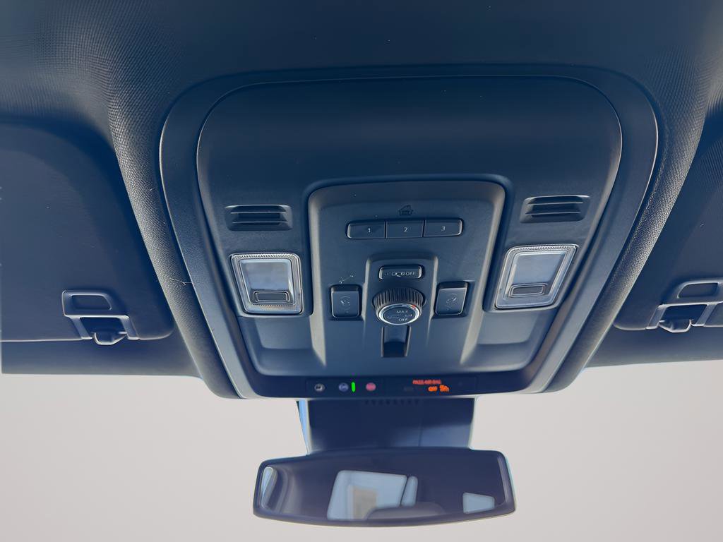 Used 2024 GMC Yukon Denali RWD image 37