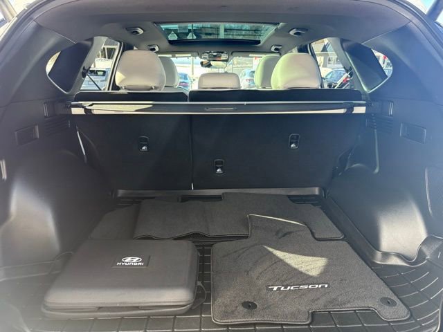 Used 2025 Hyundai Tucson Limited image 12