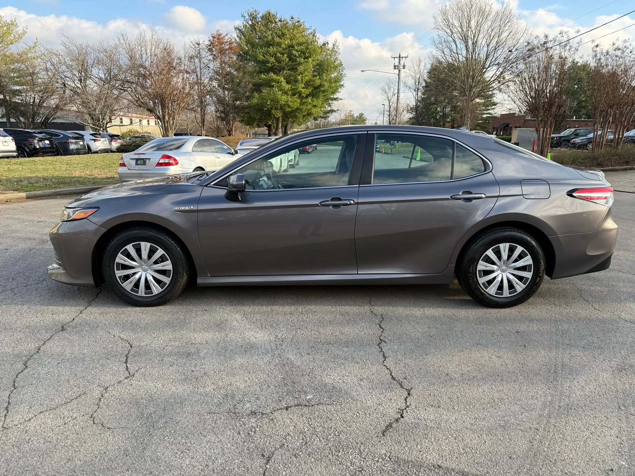 Used 2020 Toyota Camry LE image 7