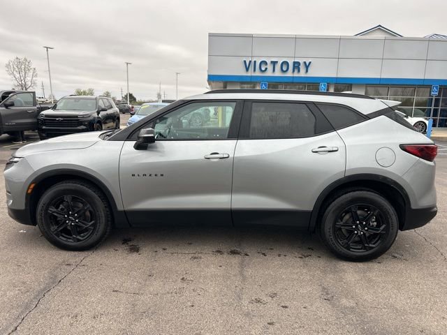 Used 2023 Chevrolet Blazer LT w/ Midnight/Sport Edition FWD image 8