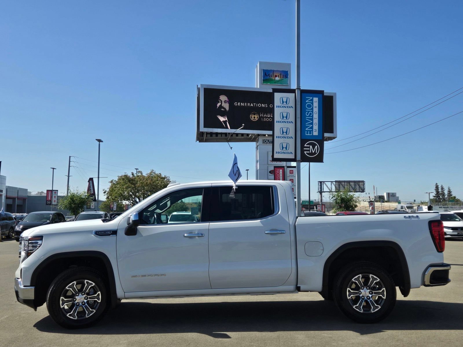 Used 2025 GMC Sierra 1500 SLT AWD/4WD image 4