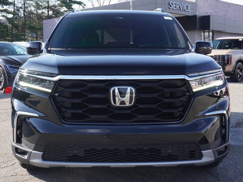 Used 2025 Honda Pilot Touring image 13