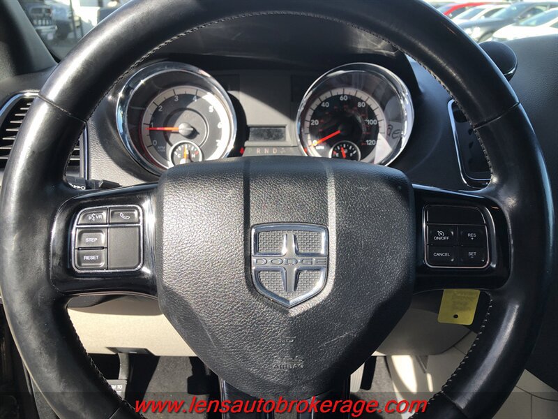 Used 2018 Dodge Grand Caravan SXT FWD image 12