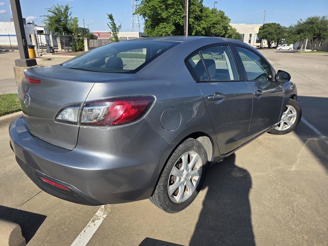 Used 2010 MAZDA MAZDA3 i Touring FWD image 23