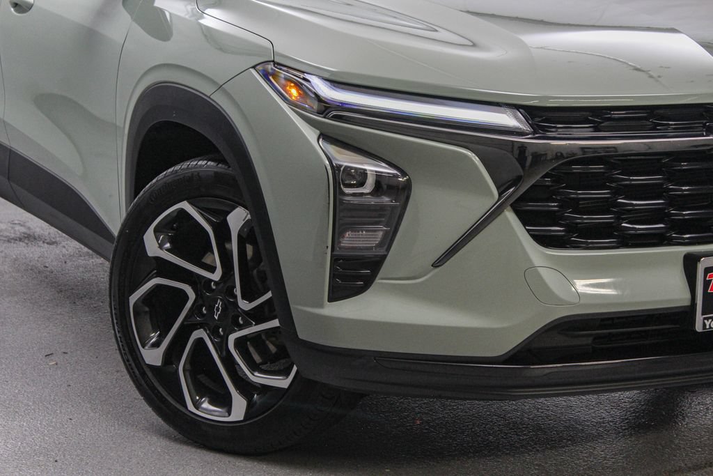 Used 2024 Chevrolet Trax RS w/ Driver Confidence Package FWD image 3