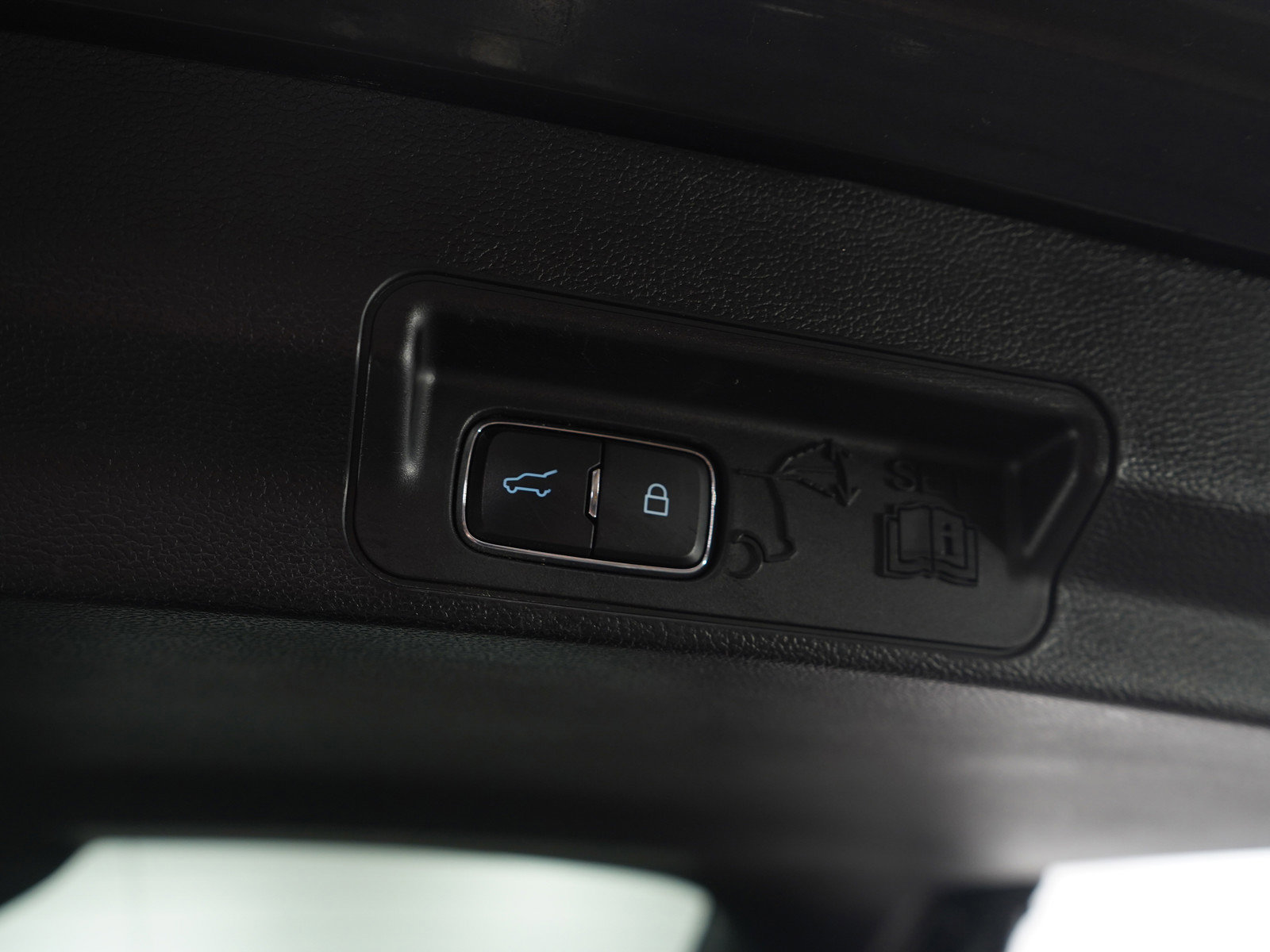 Used 2020 Ford Explorer ST image 13