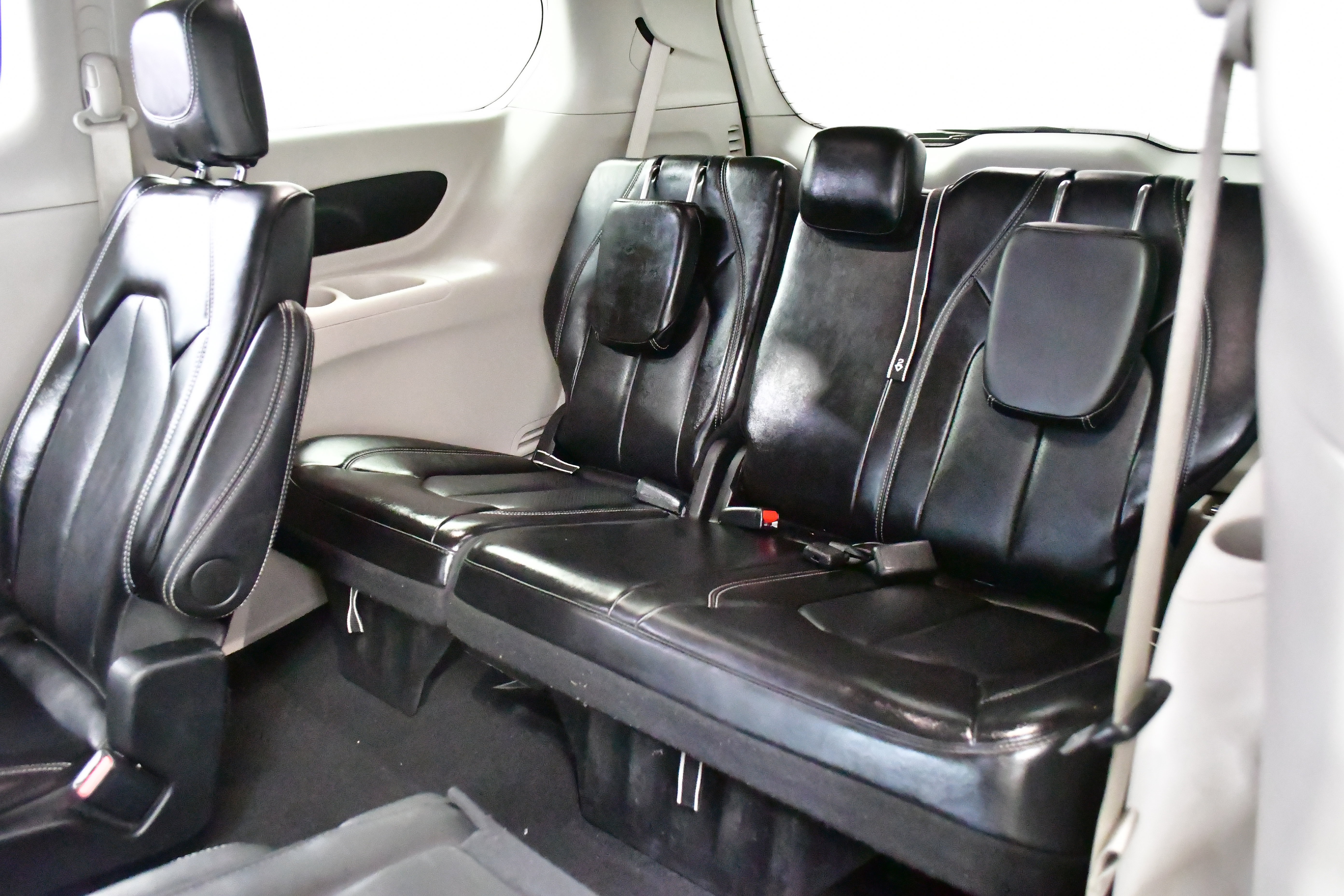 Used 2025 Chrysler Pacifica Select FWD image 11