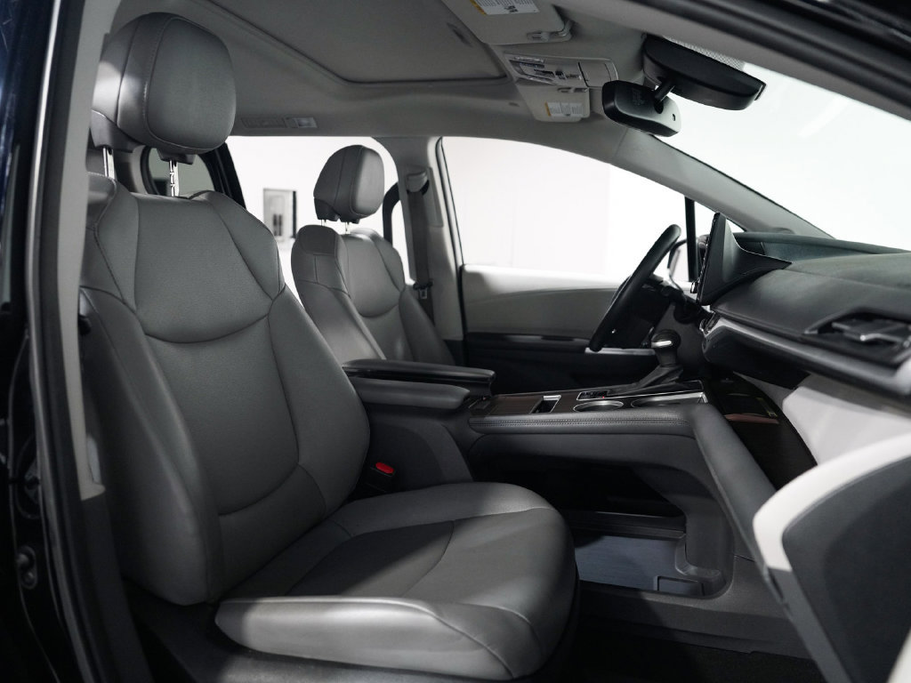 Used 2024 Toyota Sienna XLE w/ XLE Plus Package FWD image 34