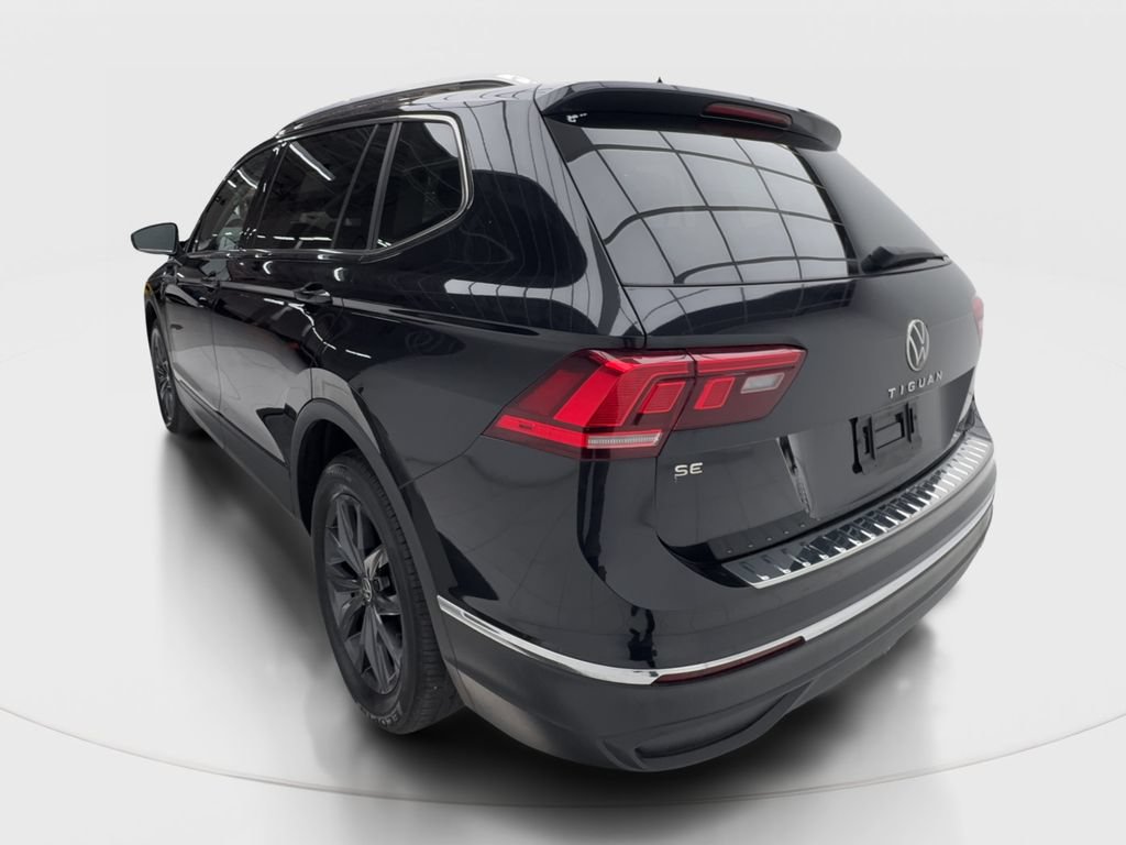 Used 2022 Volkswagen Tiguan SE w/ Panoramic Sunroof Package FWD image 10