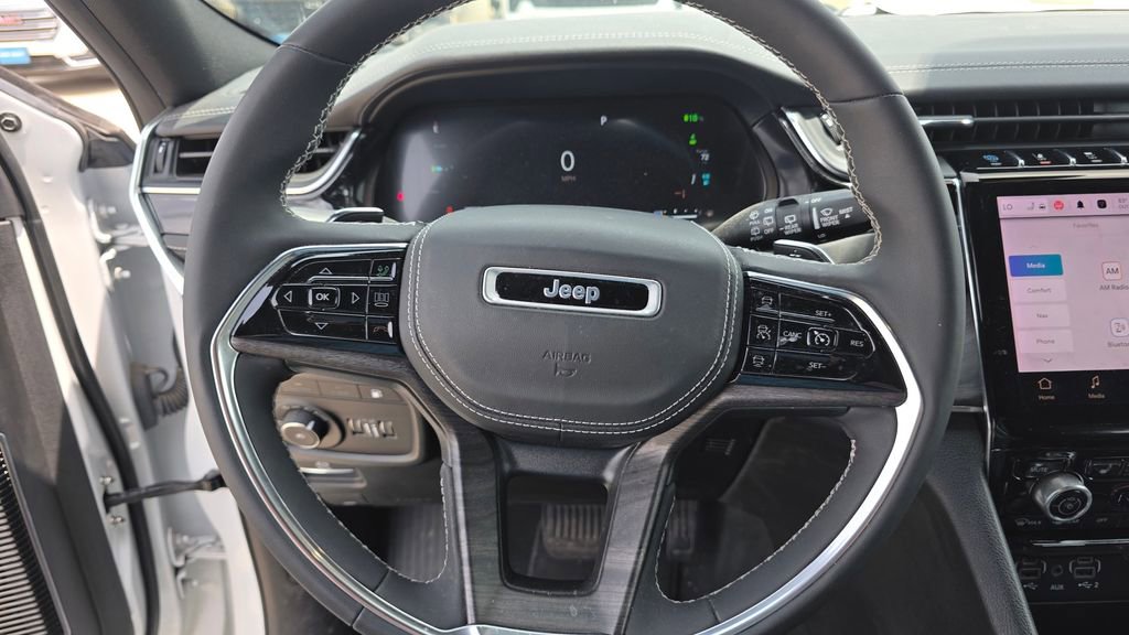 Used 2022 Jeep Grand Cherokee Overland w/ MOPAR Finishing Package AWD/4WD image 14