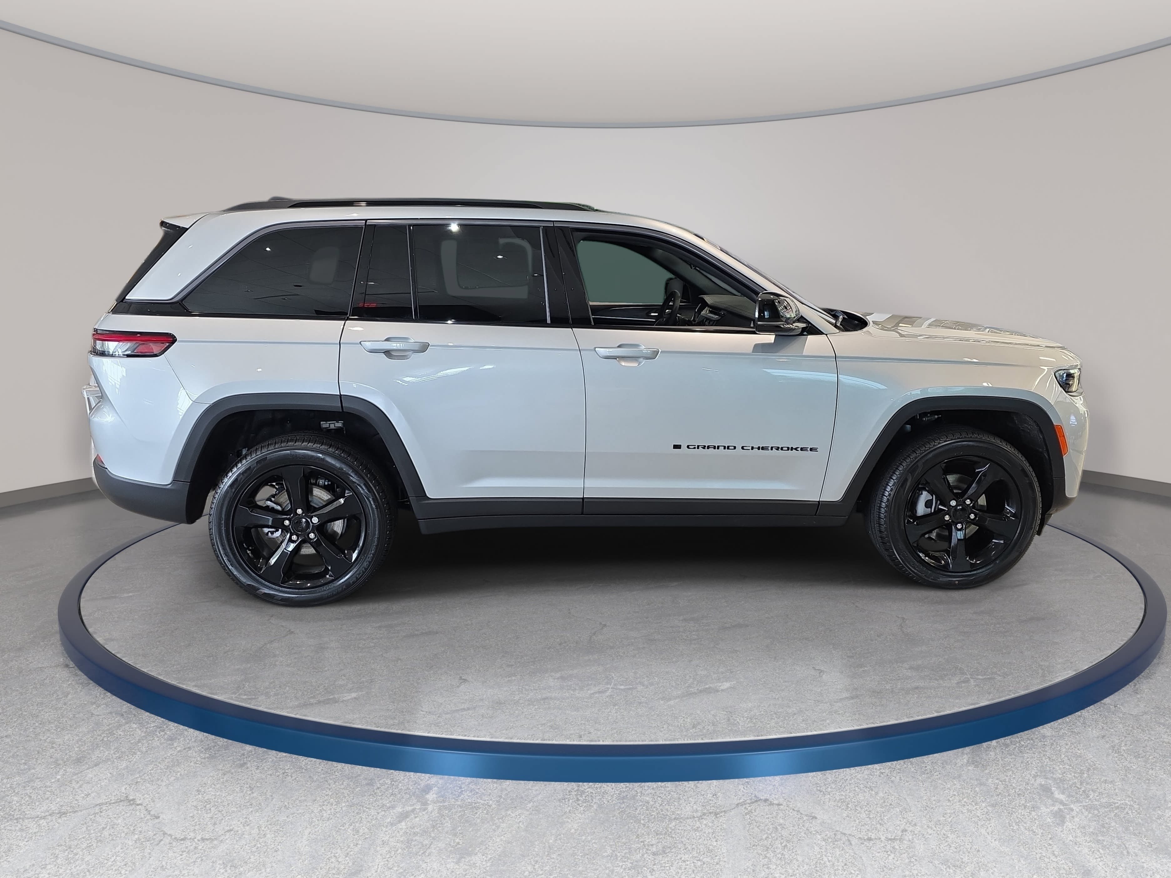 New 2026 Jeep Grand Cherokee Limited w/ Limited Altitude Package AWD/4WD image 4