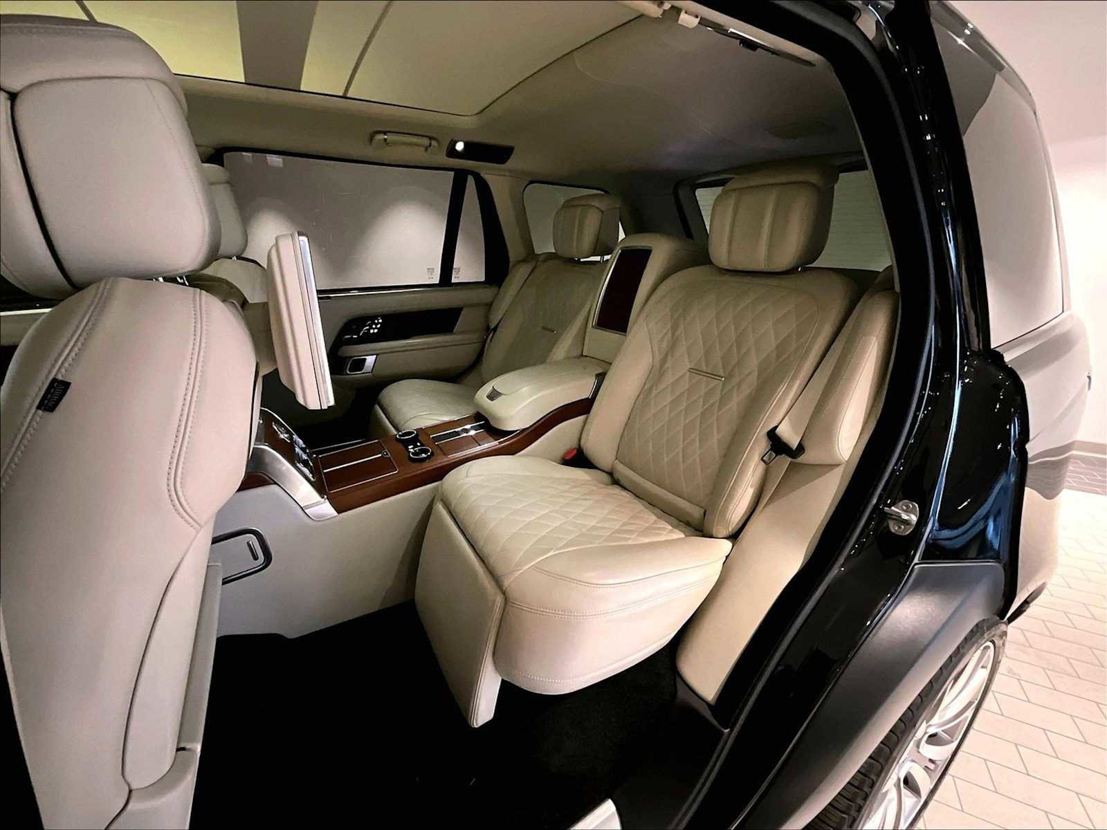 Used 2021 Land Rover Range Rover SV Autobiography Dynamic image 24