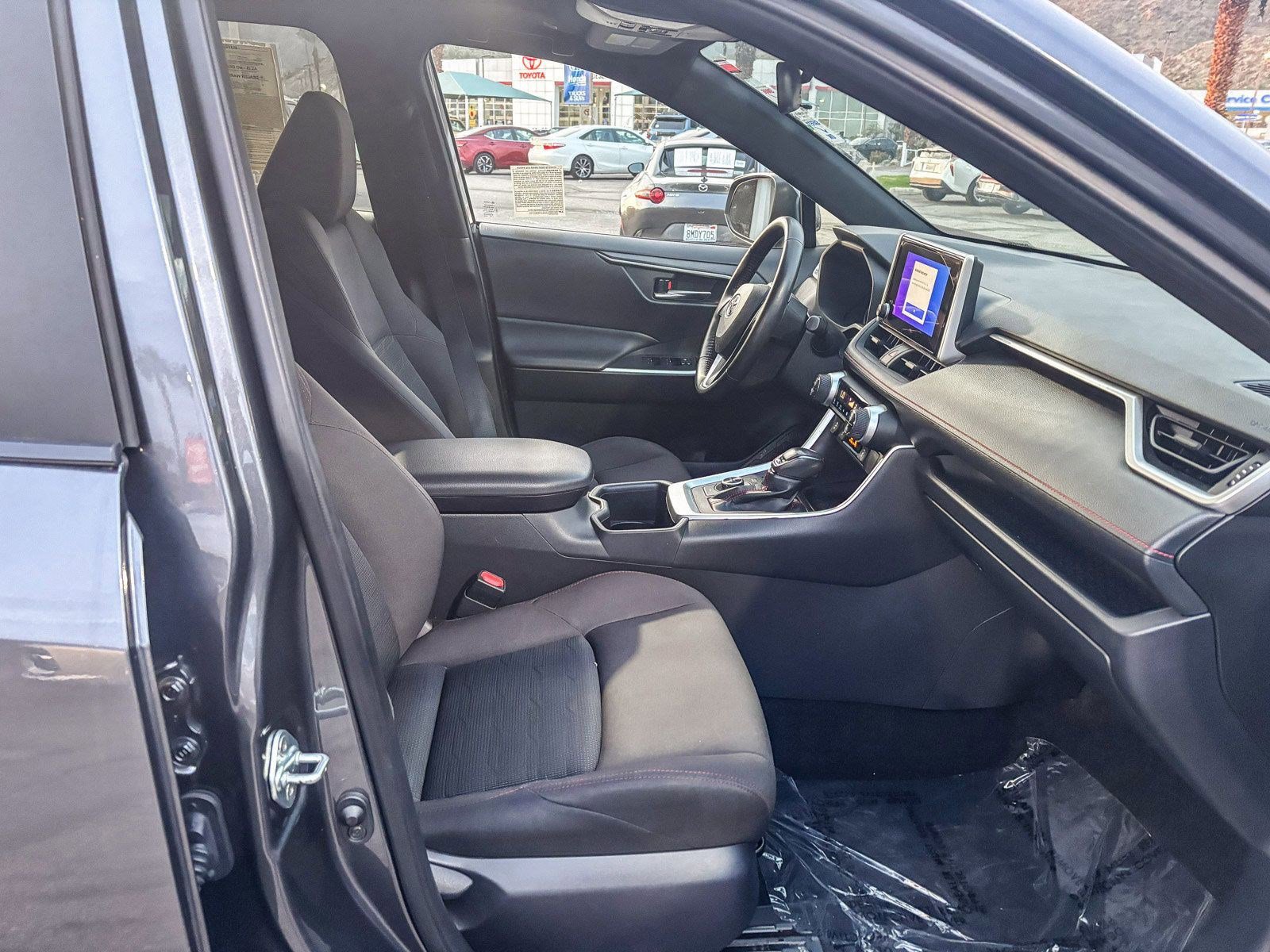 Used 2023 Toyota RAV4 SE w/ Weather & Moonroof Package image 21