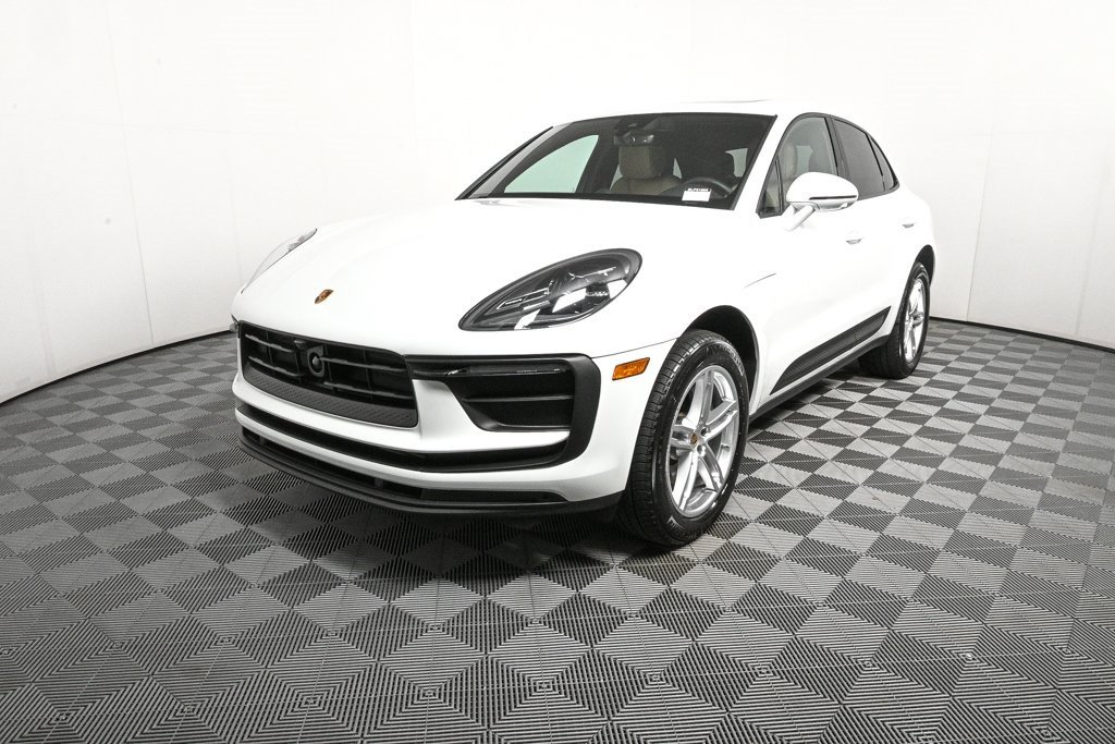 Used 2025 Porsche Macan image 1