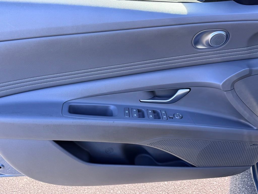 Used 2022 Hyundai Elantra SEL w/ Convenience + Premium Package image 28