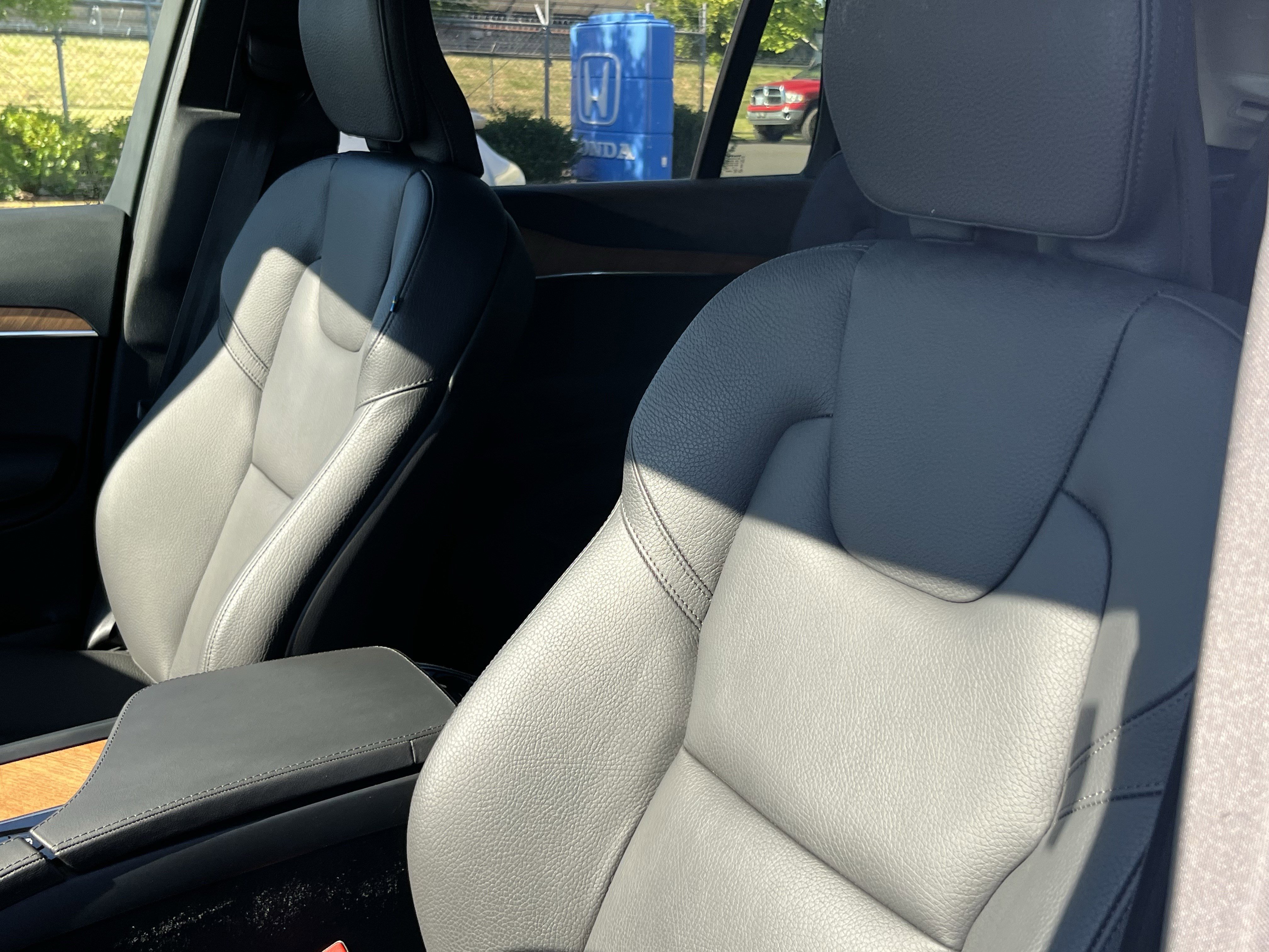 Used 2025 Volvo XC90 T8 Plus w/ Protection Package Premier AWD/4WD image 19