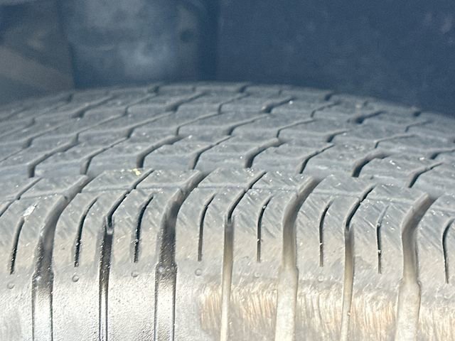 Used 2025 Chrysler Pacifica Select w/ Uconnect Theater Family Group FWD image 35